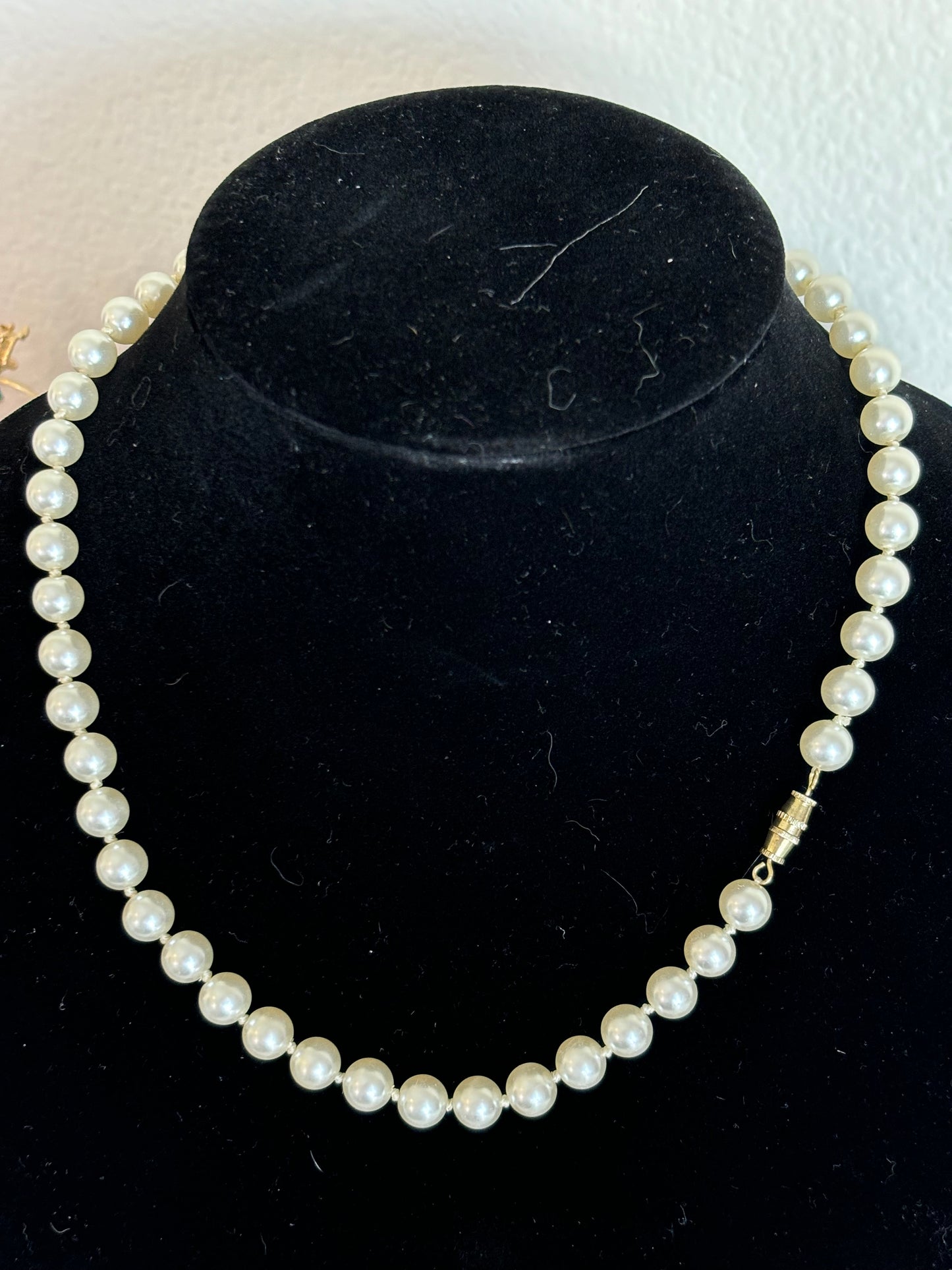 #0139 16” Faux Pearl Necklace