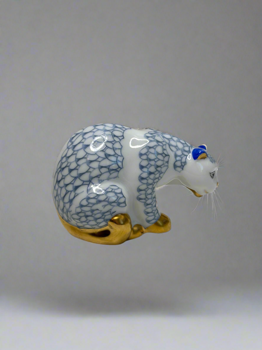 A017  The Franklin Mint Curio Cabinet Cat Porcelain Figurine Herend Style