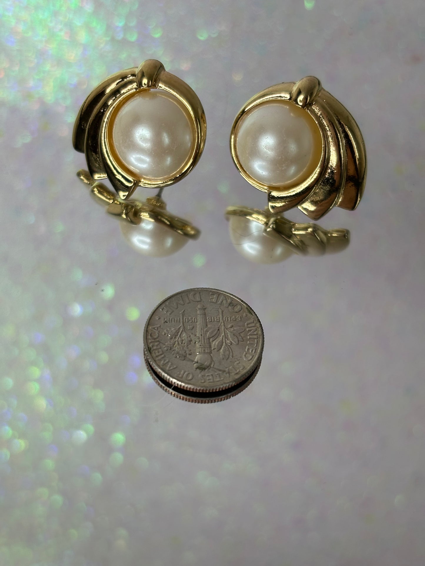 A111 Faux Pearl Stud Earrings Gold Tone