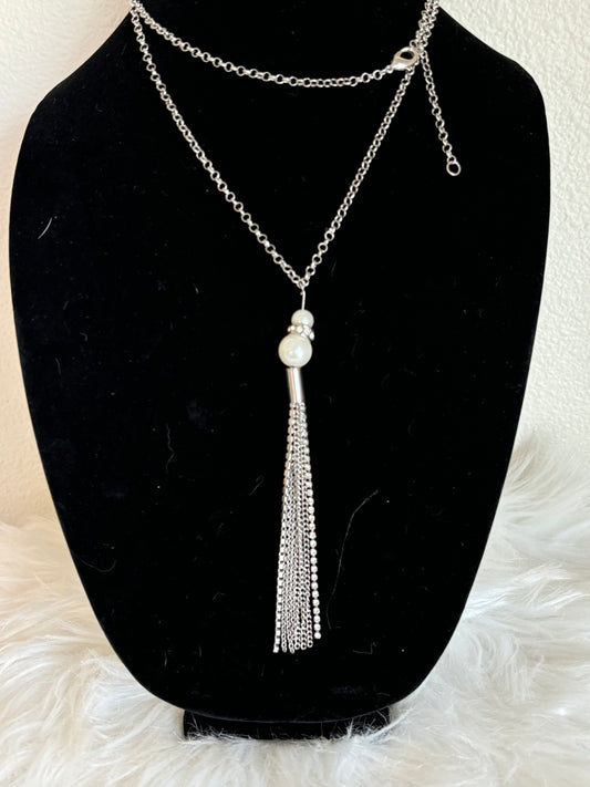 #0147 30” Silver Toned Decorative Faux Pearl Pendant Necklace