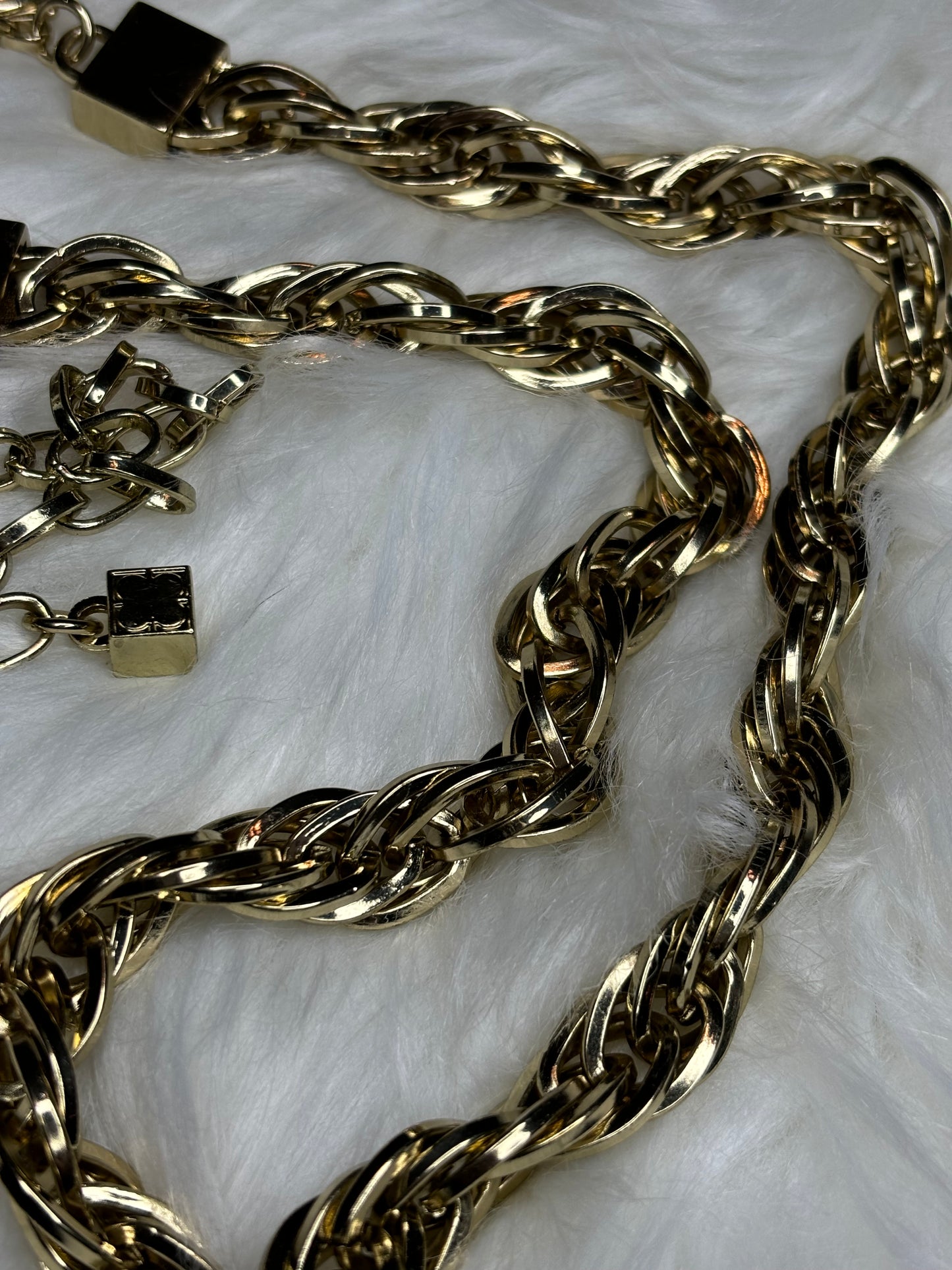 C022 Chicos Gold Tone Twisted Waist Chain Belt 54”