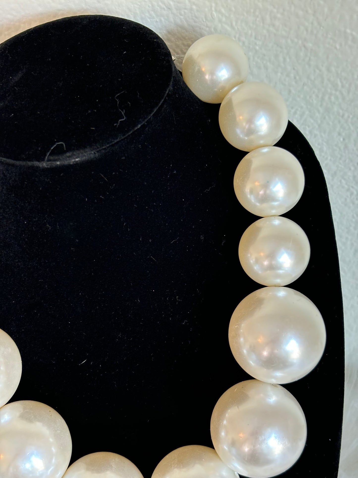 #0001 11” Giant Faux Pearls Necklace