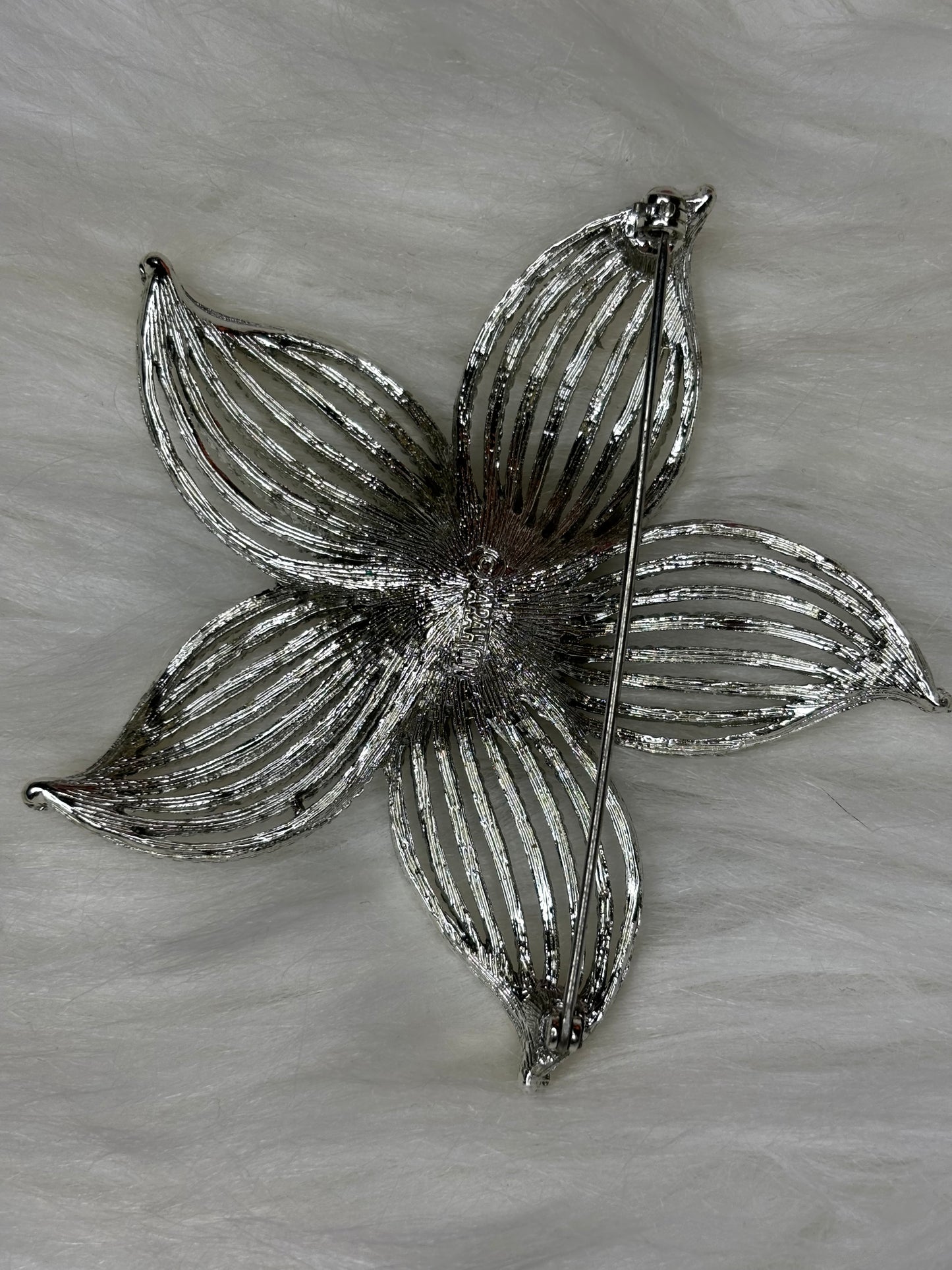 A259 Vintage Sarah Coventry Flower Brooch Faux Pearl Silver Tone