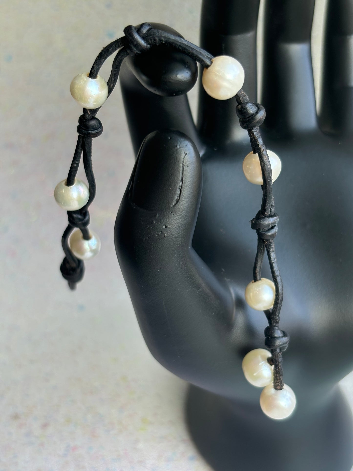 #0067 PEARL Bracelet on Leather Rope