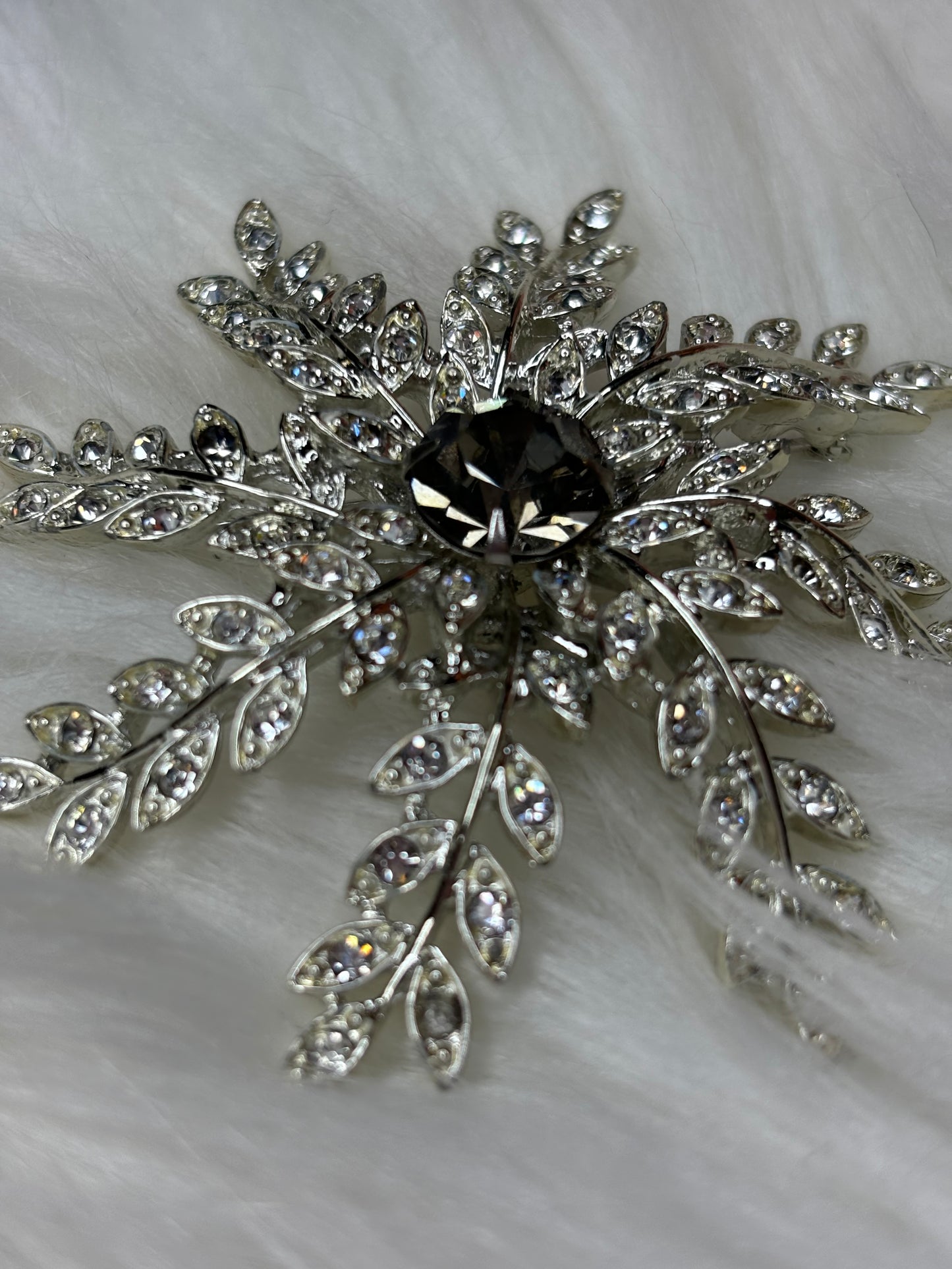 A262 Vintage Sarah Coventry Evening Snowflake Brooch Rhinestones and Silver Tone