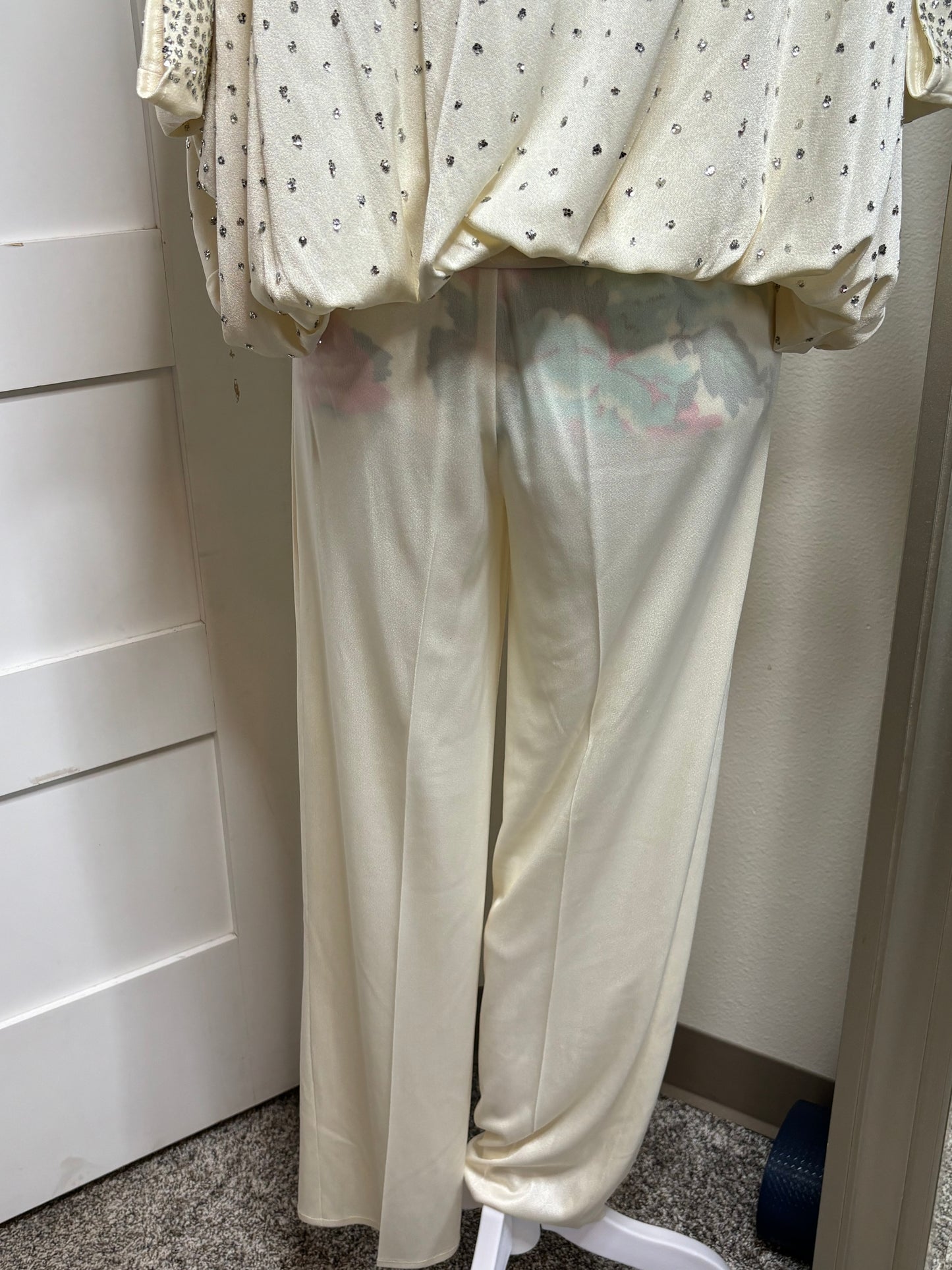 C005 Jack Fuller for Patras White and Silver Glimmer Top and Matching Pants Size 6