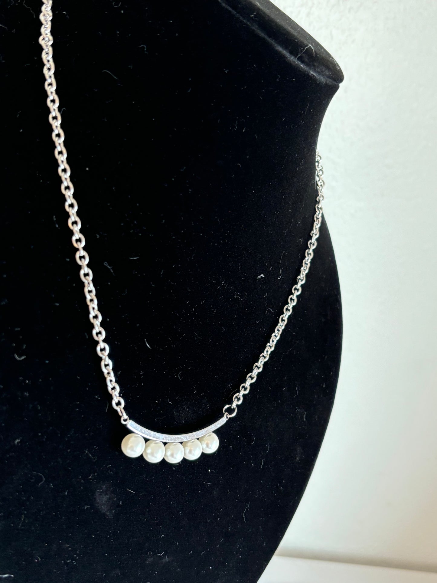 #0077 Silver Toned - Pearl Necklace Chic