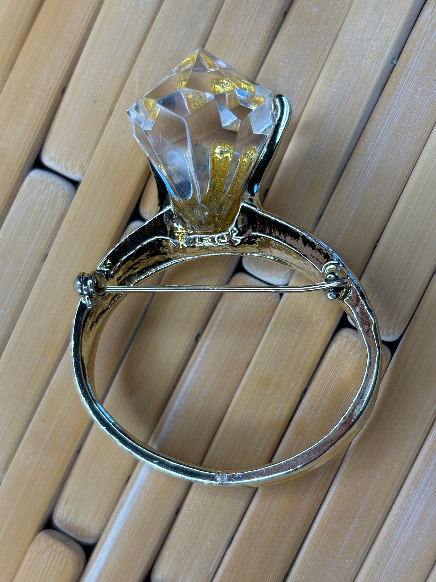 B001 Gold Tone Large Ring Brooch