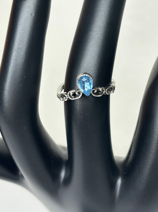 B022 Blue Stone Fashion Ring Sz 4.5