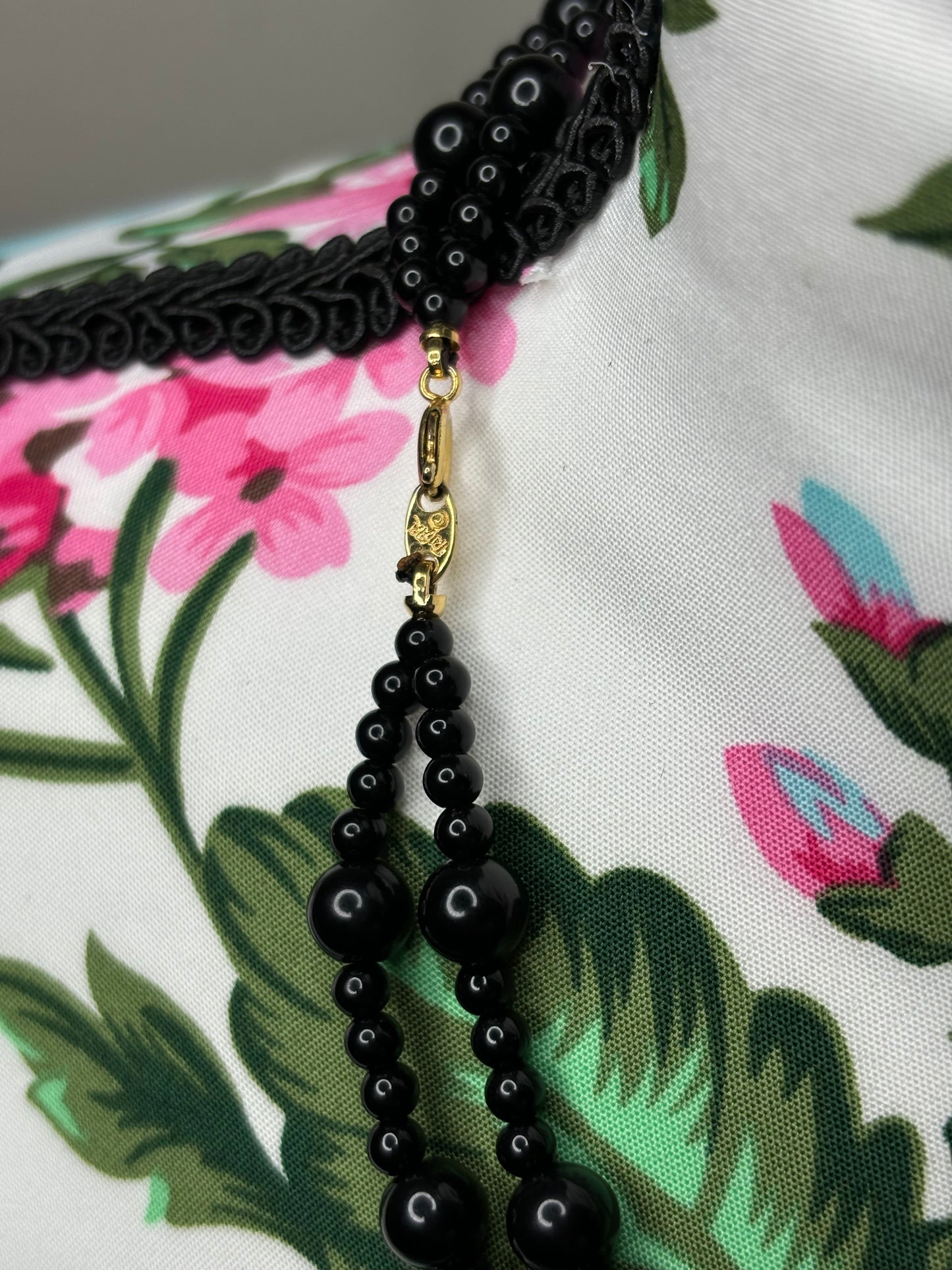 A162 Black Beaded Necklace 16”