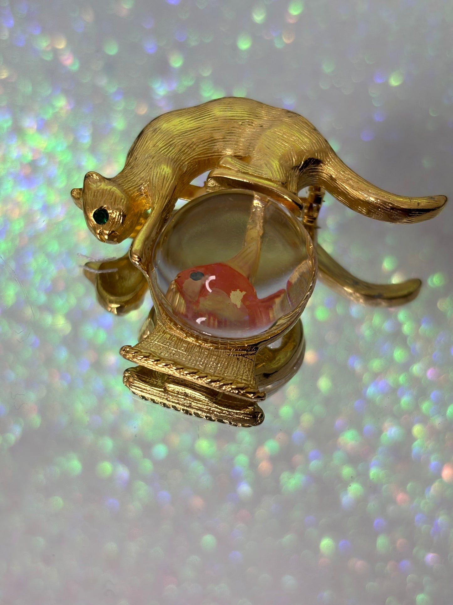 A016 Vintage Signed Gold Crown Cat on Lucite Fish Bowl Brooch Pin