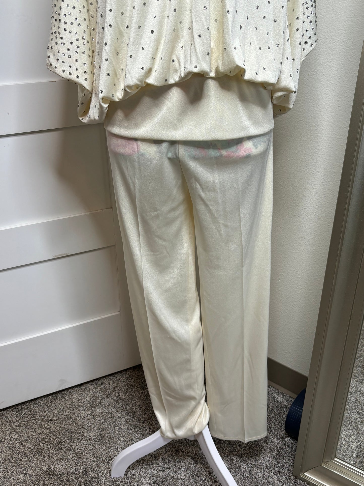 C005 Jack Fuller for Patras White and Silver Glimmer Top and Matching Pants Size 6