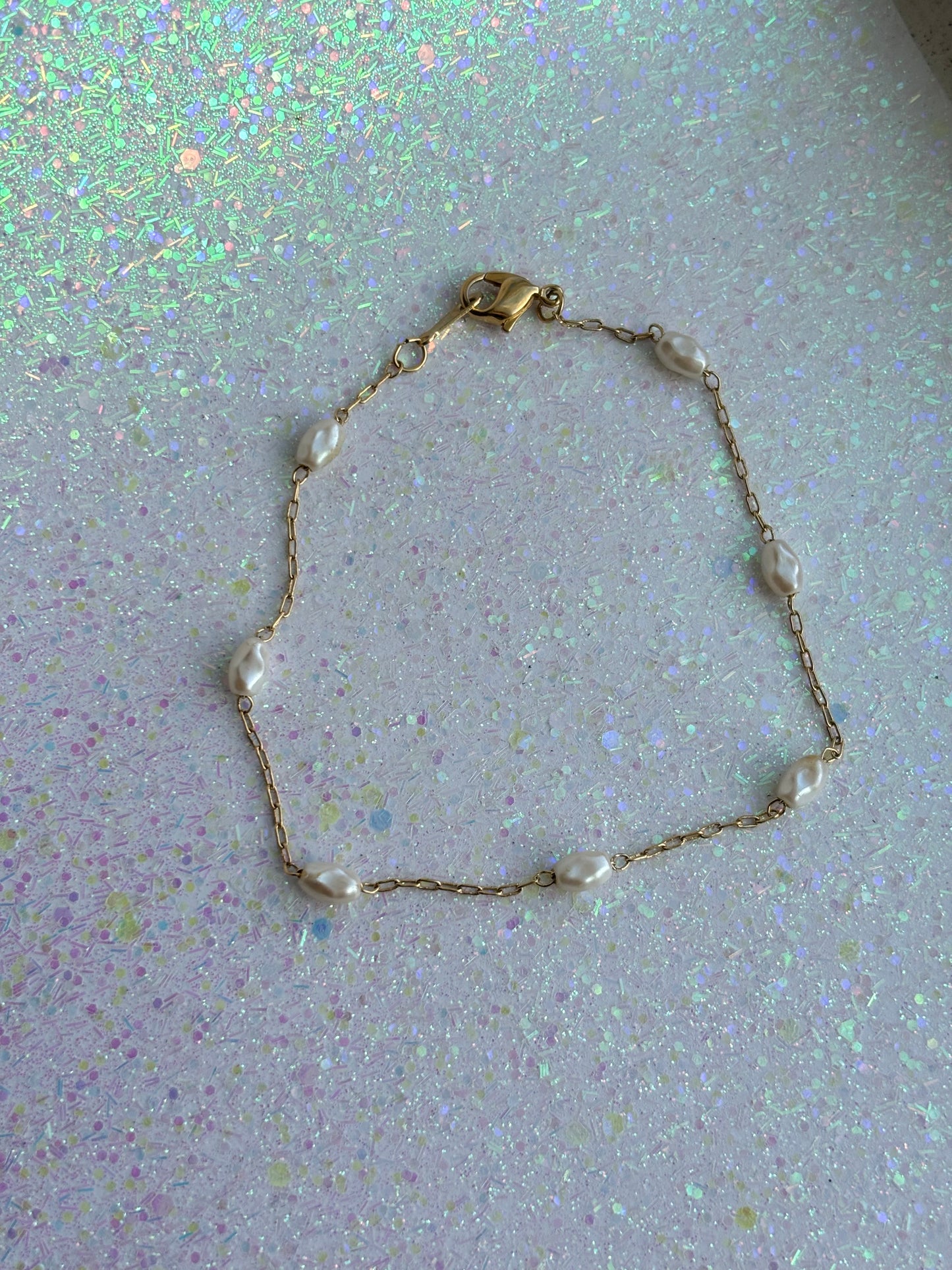 #0079 Dainty Pearl and Gold Toned Bracelet