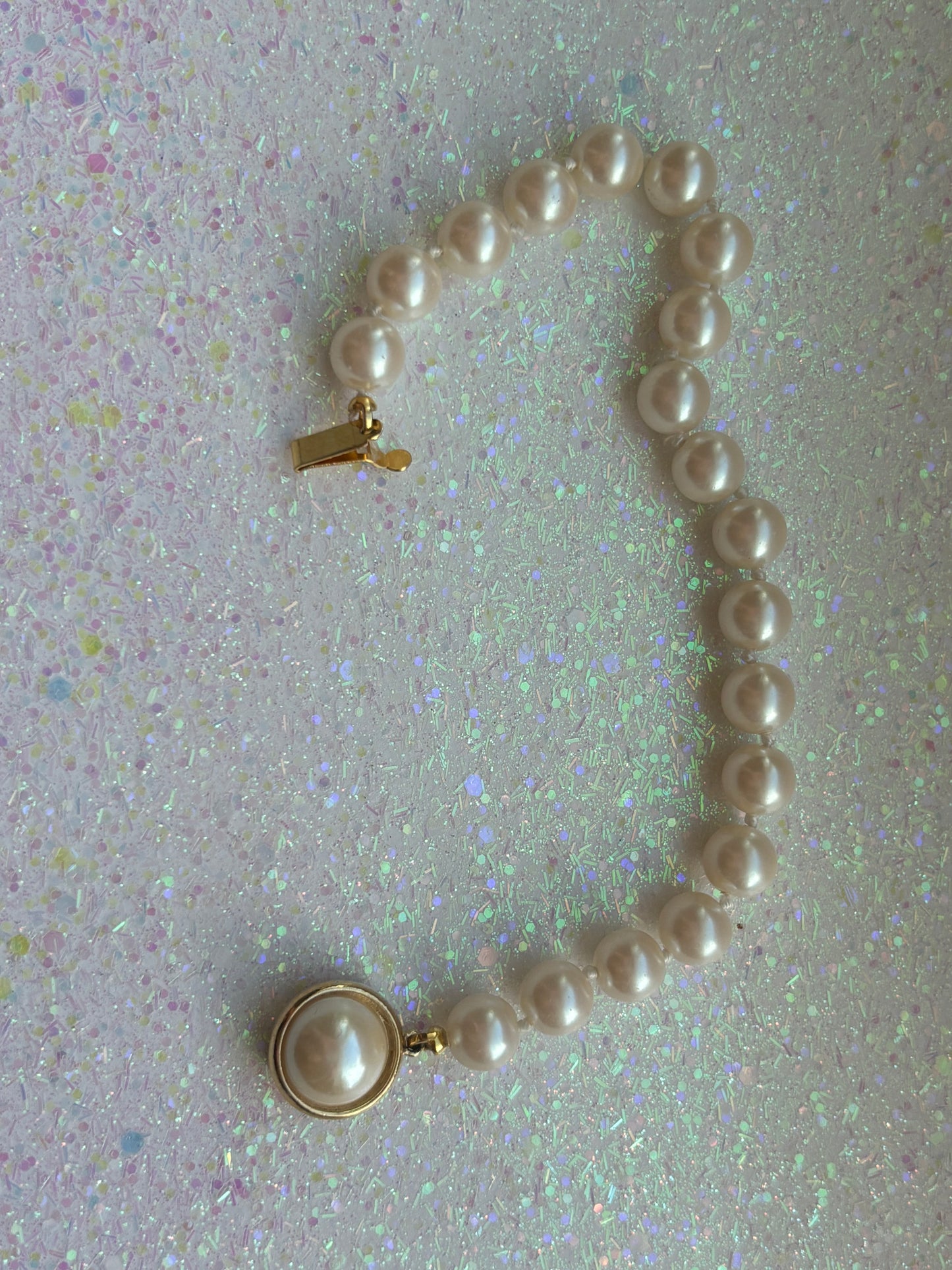 #0103 Vintage Faux Pearl Bracelet