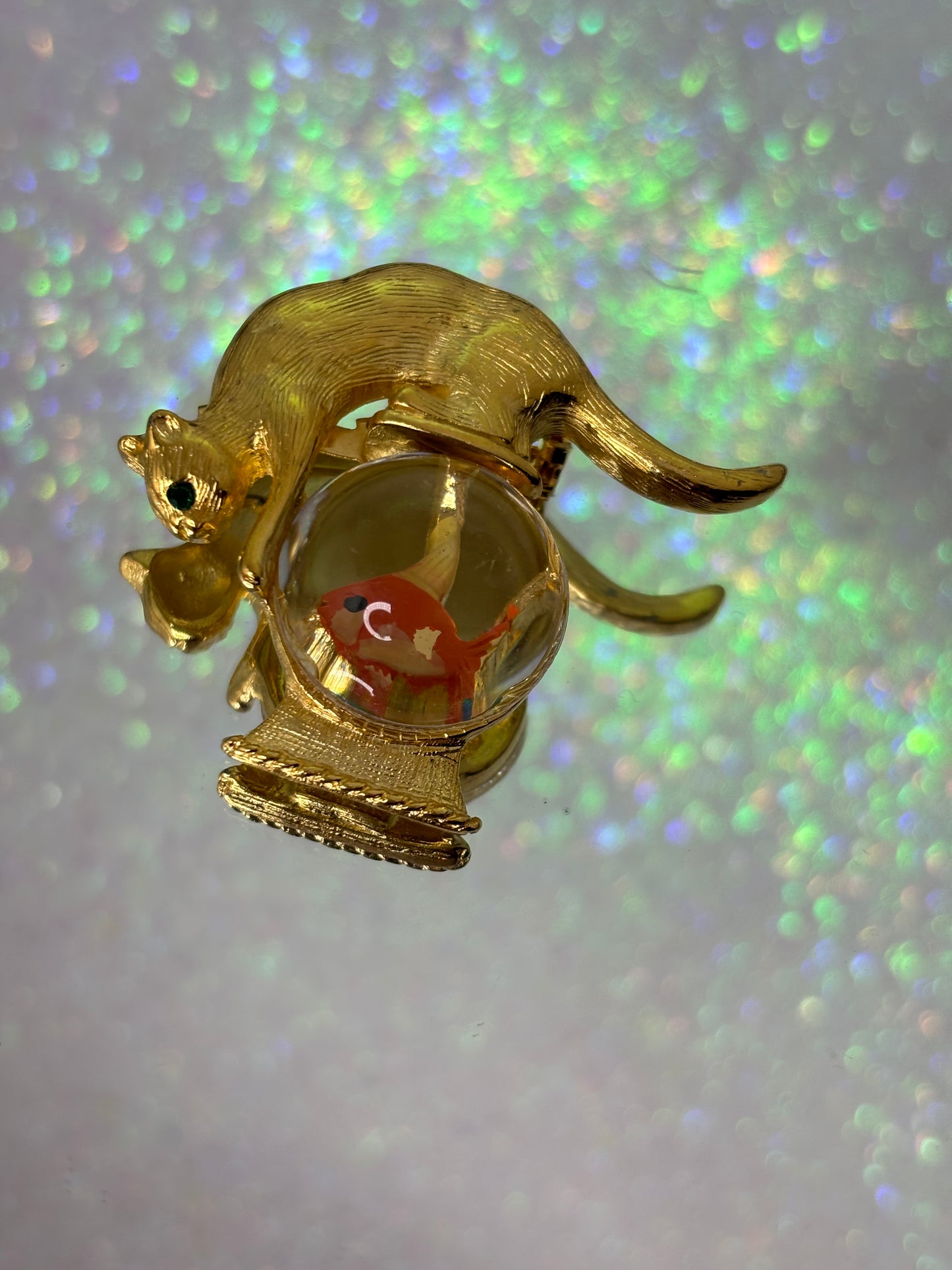 A016 Vintage Signed Gold Crown Cat on Lucite Fish Bowl Brooch Pin