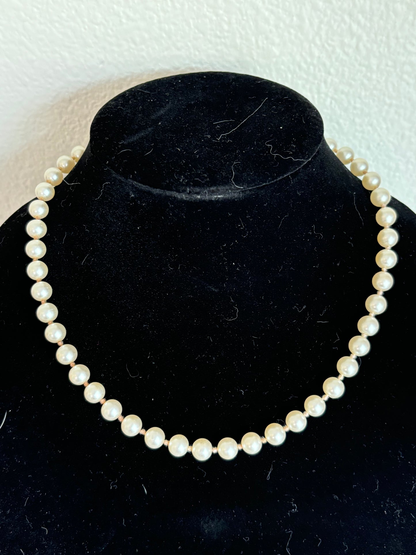 #0138 Vintage 19” Faux Pearl Necklace  - Neat Clasp