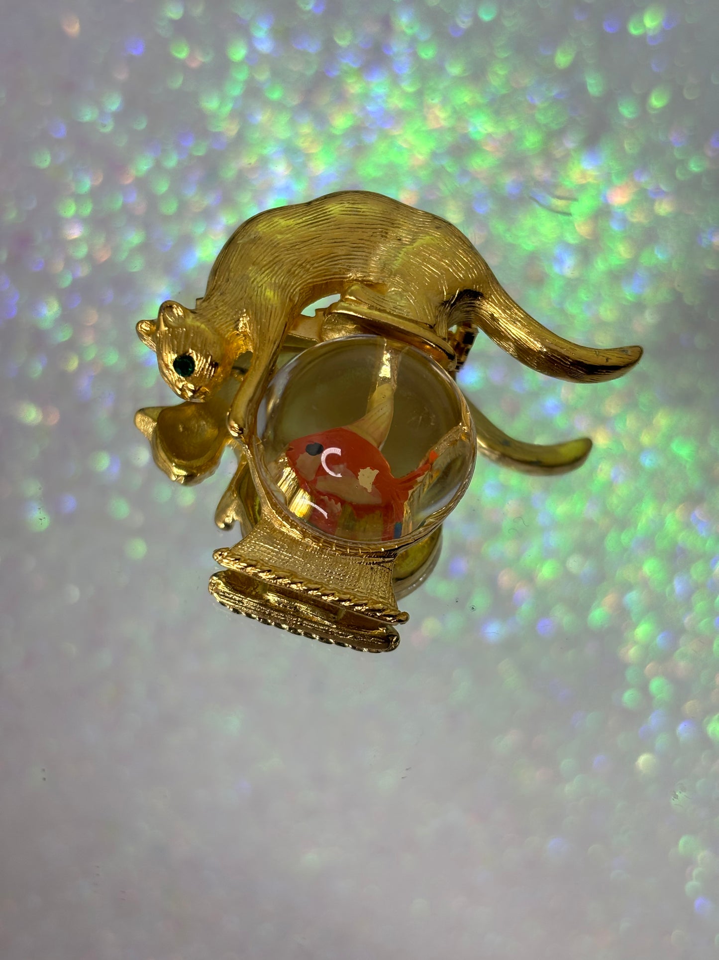 A016 Vintage Signed Gold Crown Cat on Lucite Fish Bowl Brooch Pin