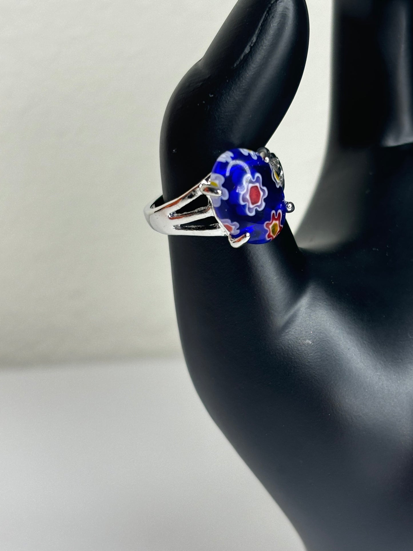 B030 Blue Glass Fashion Ring Sz 8.25