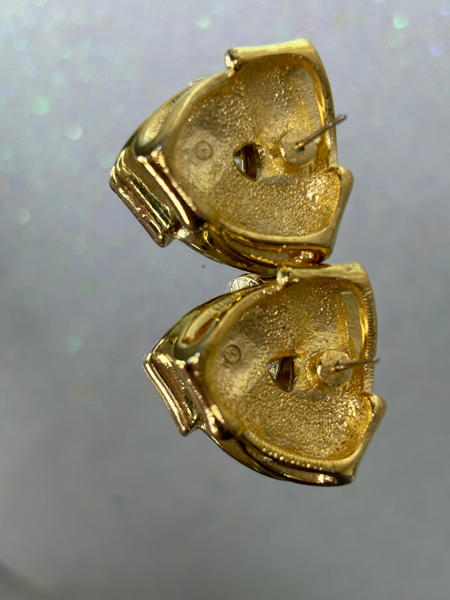 A040 Avon Gold Tone Earrings