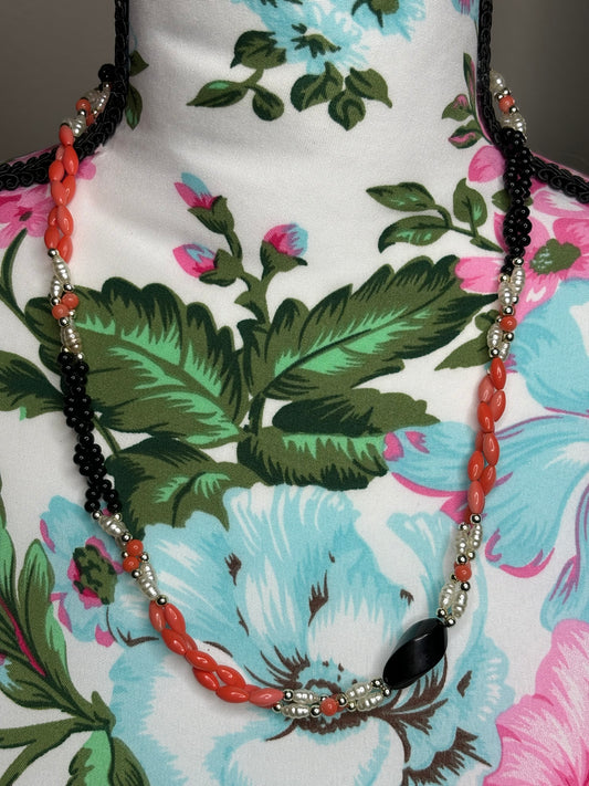 A180 1970s Unique Beaded Necklace 20”