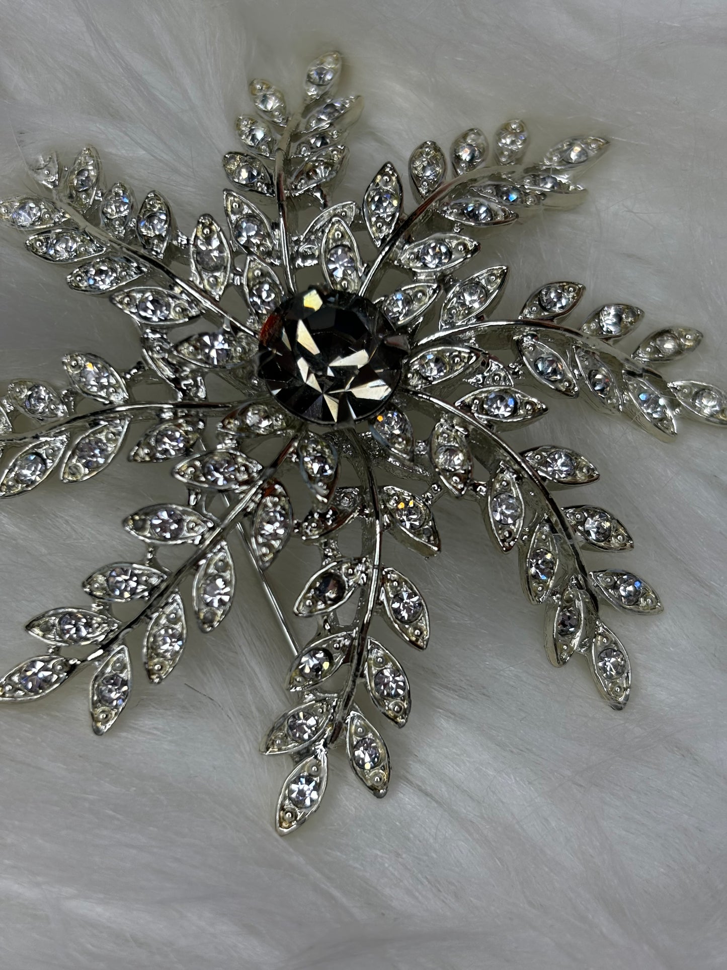 A262 Vintage Sarah Coventry Evening Snowflake Brooch Rhinestones and Silver Tone