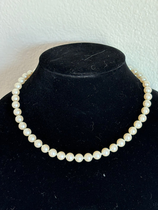 #0135 Vintage Faux Pearl Necklace 16”