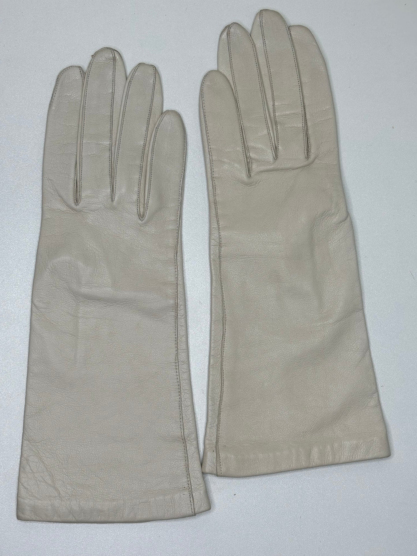 C019 Vintage Van Raalte Bone Leather Ladies Gloves Size 5.5