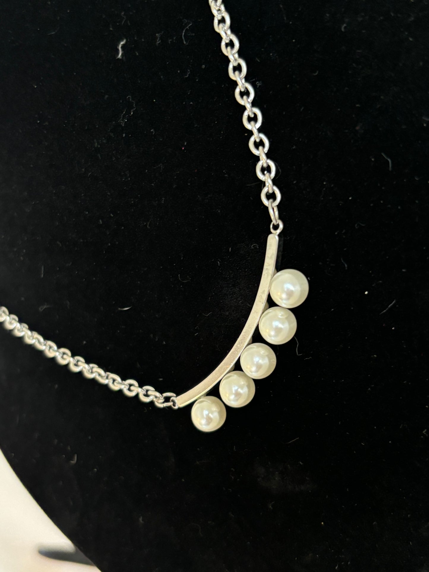 #0077 Silver Toned - Pearl Necklace Chic