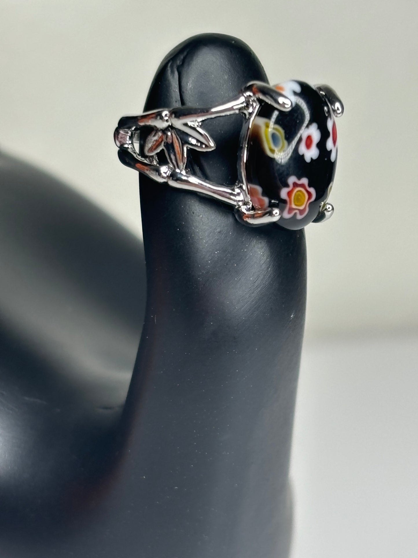 B028 Black Glass Fashion Ring Sz 5.25