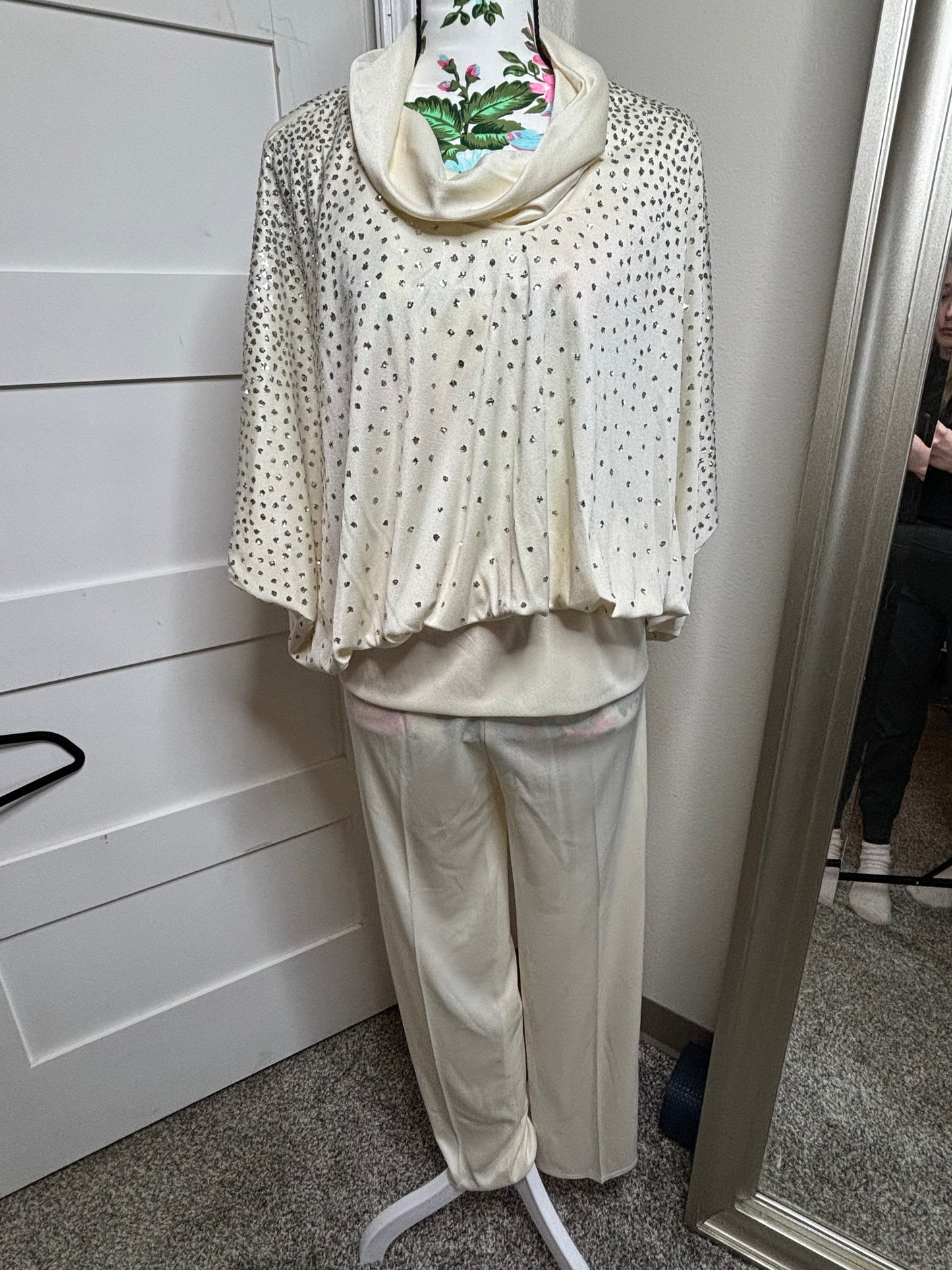 C005 Jack Fuller for Patras White and Silver Glimmer Top and Matching Pants Size 6