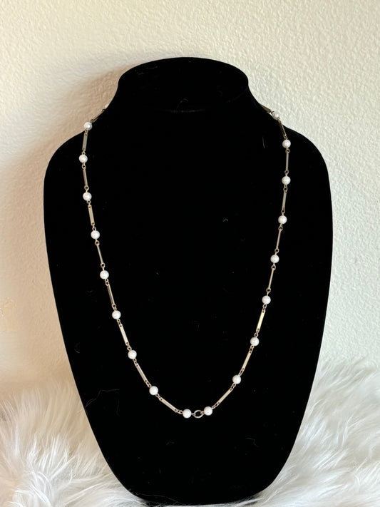 #0130 20” Vintage Silver Toned Pearl and Links Necklace