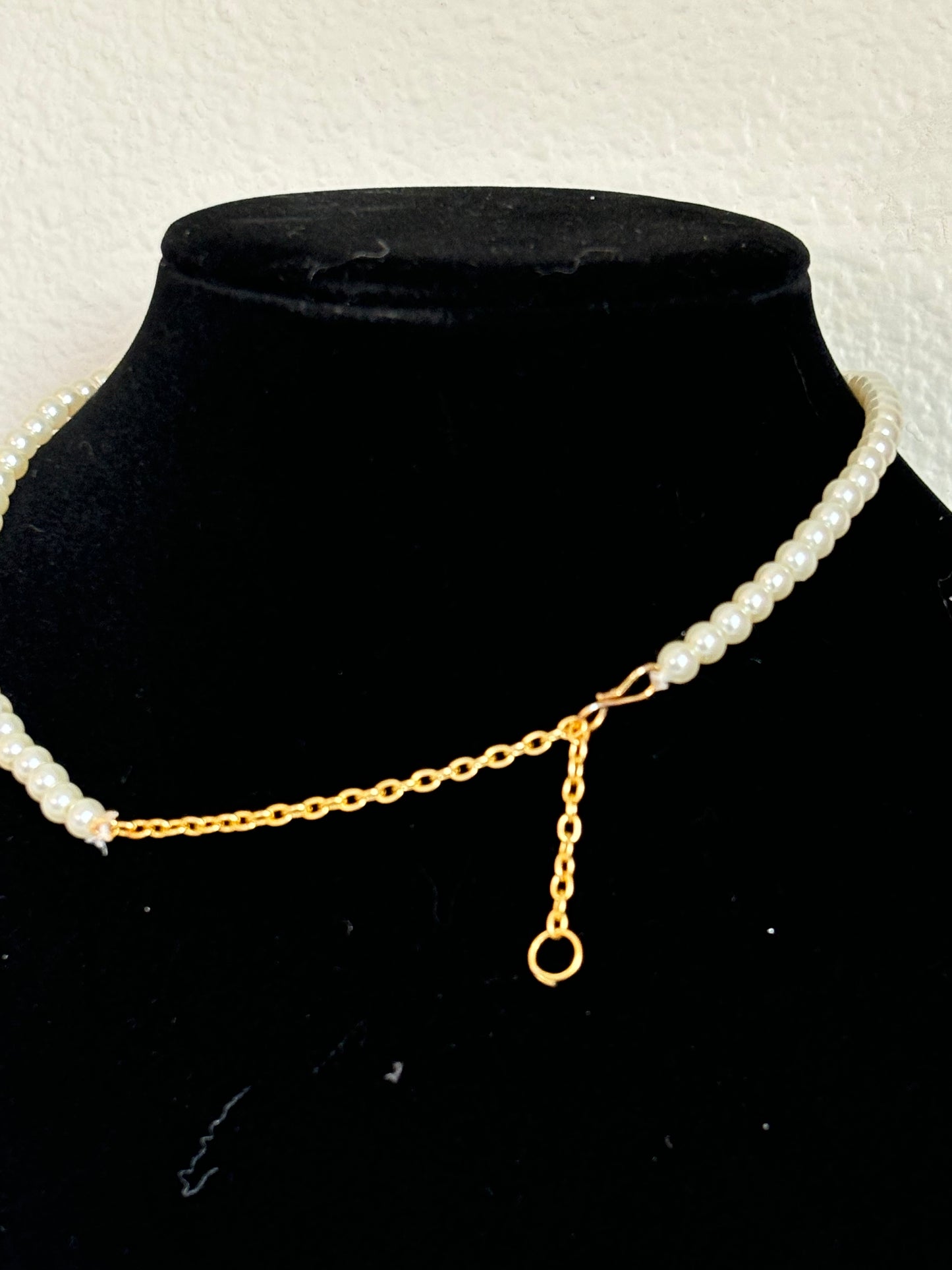 #0085 Faux Pearl Necklace with Sparkle Details