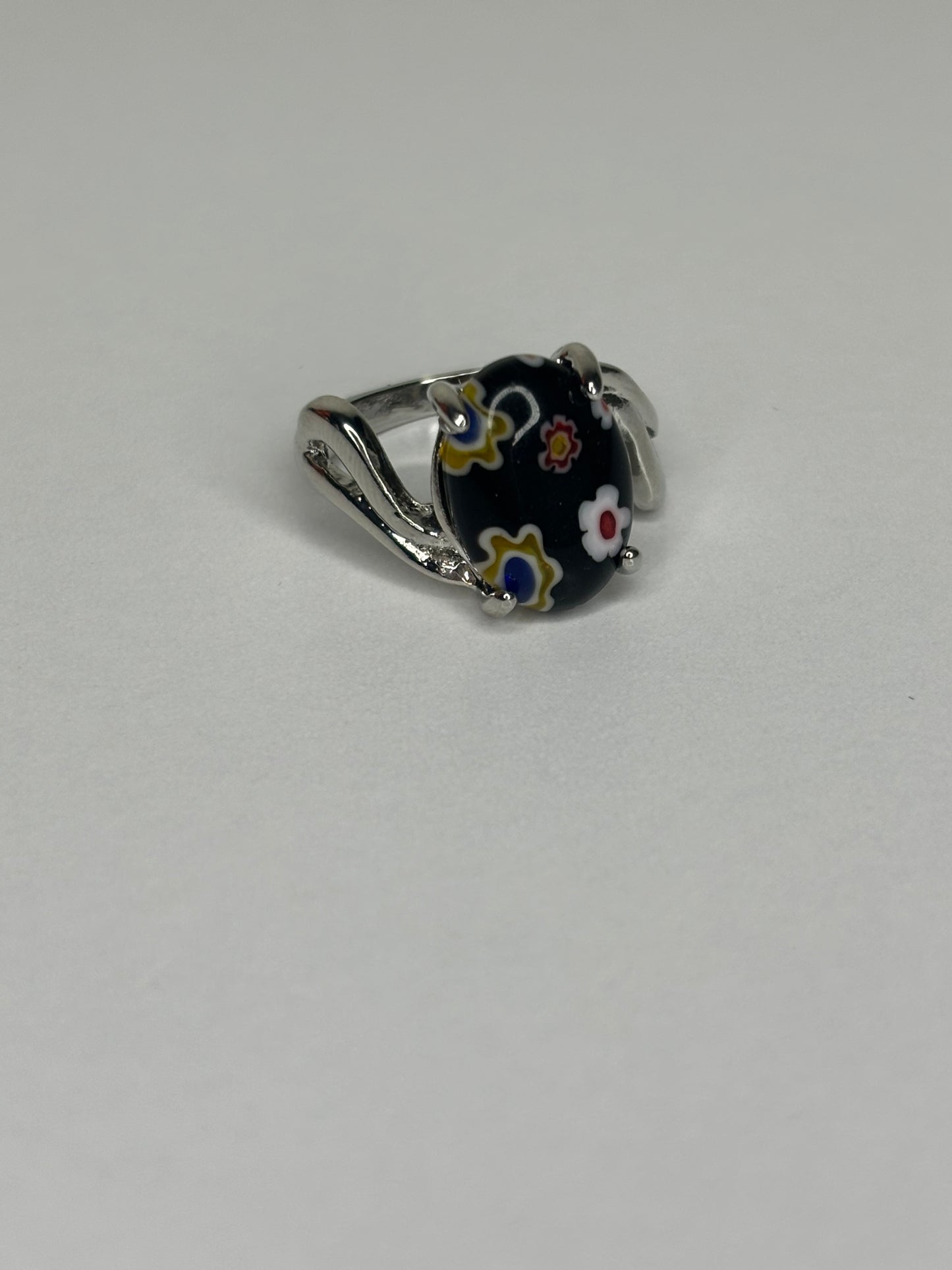 B033 Black Glass Fashion Ring 6.75