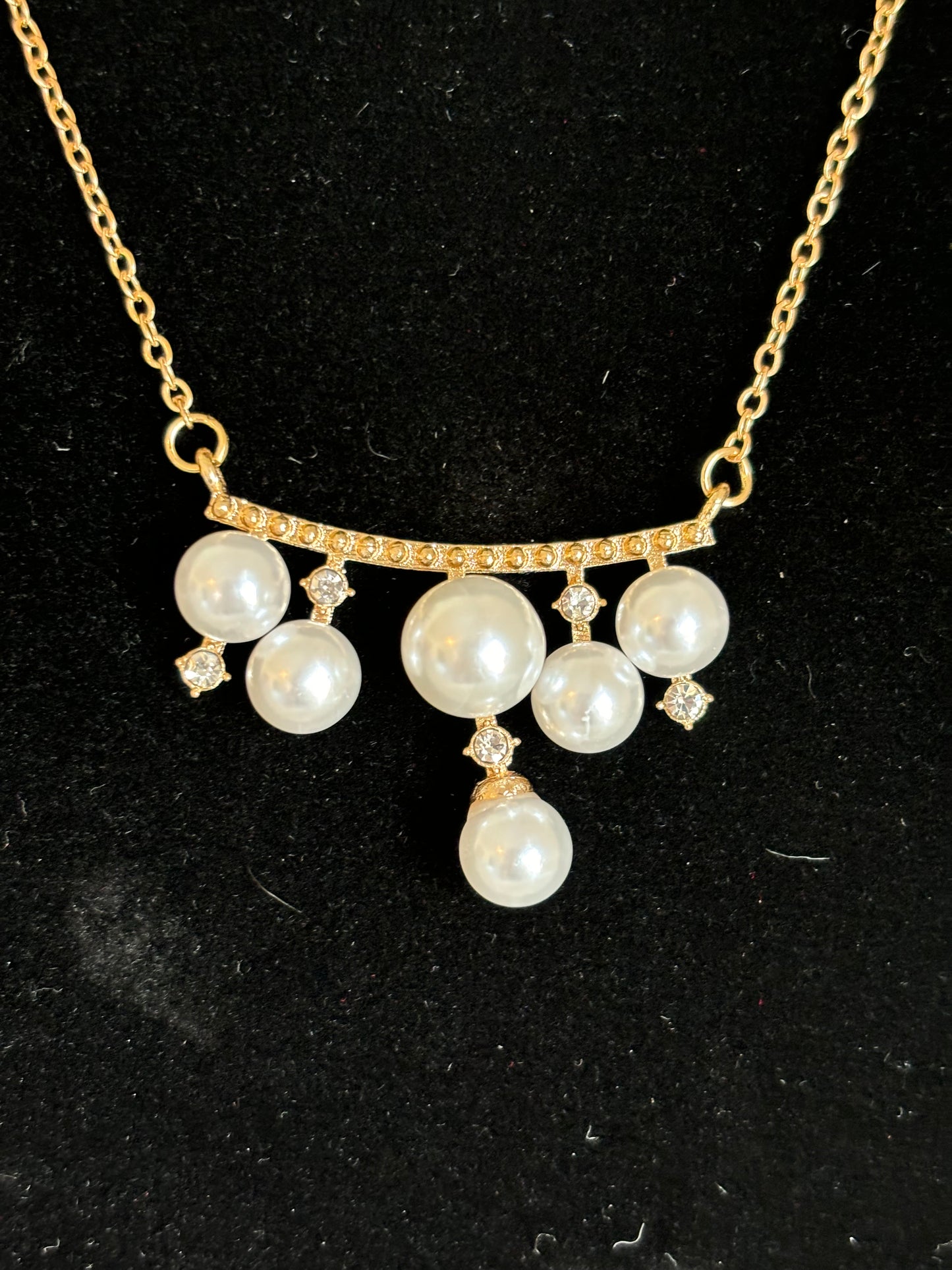 #0069 Gold Tone Faux Pearl Pendant Necklace