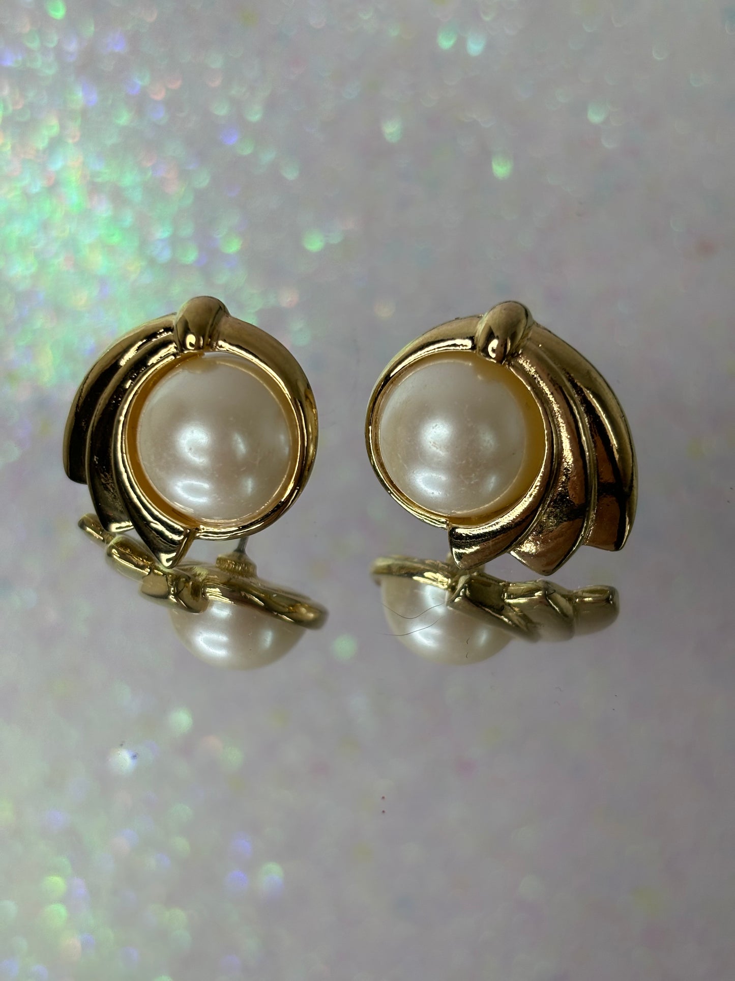 A111 Faux Pearl Stud Earrings Gold Tone