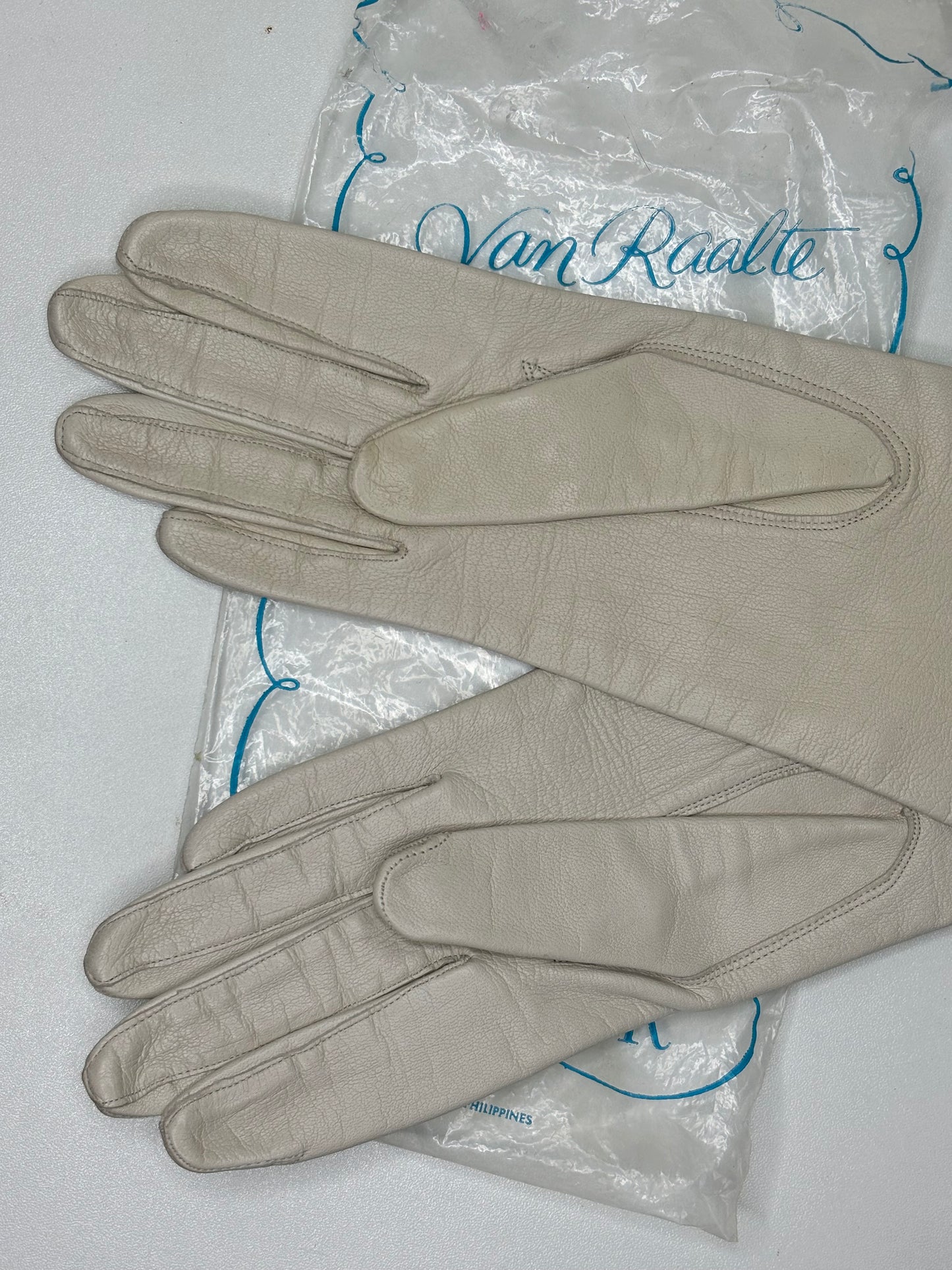 C019 Vintage Van Raalte Bone Leather Ladies Gloves Size 5.5