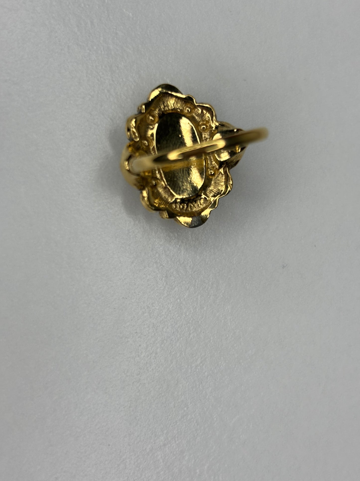 B018 Avon Vintage Gold Toned Flower Ring Sz 6.5