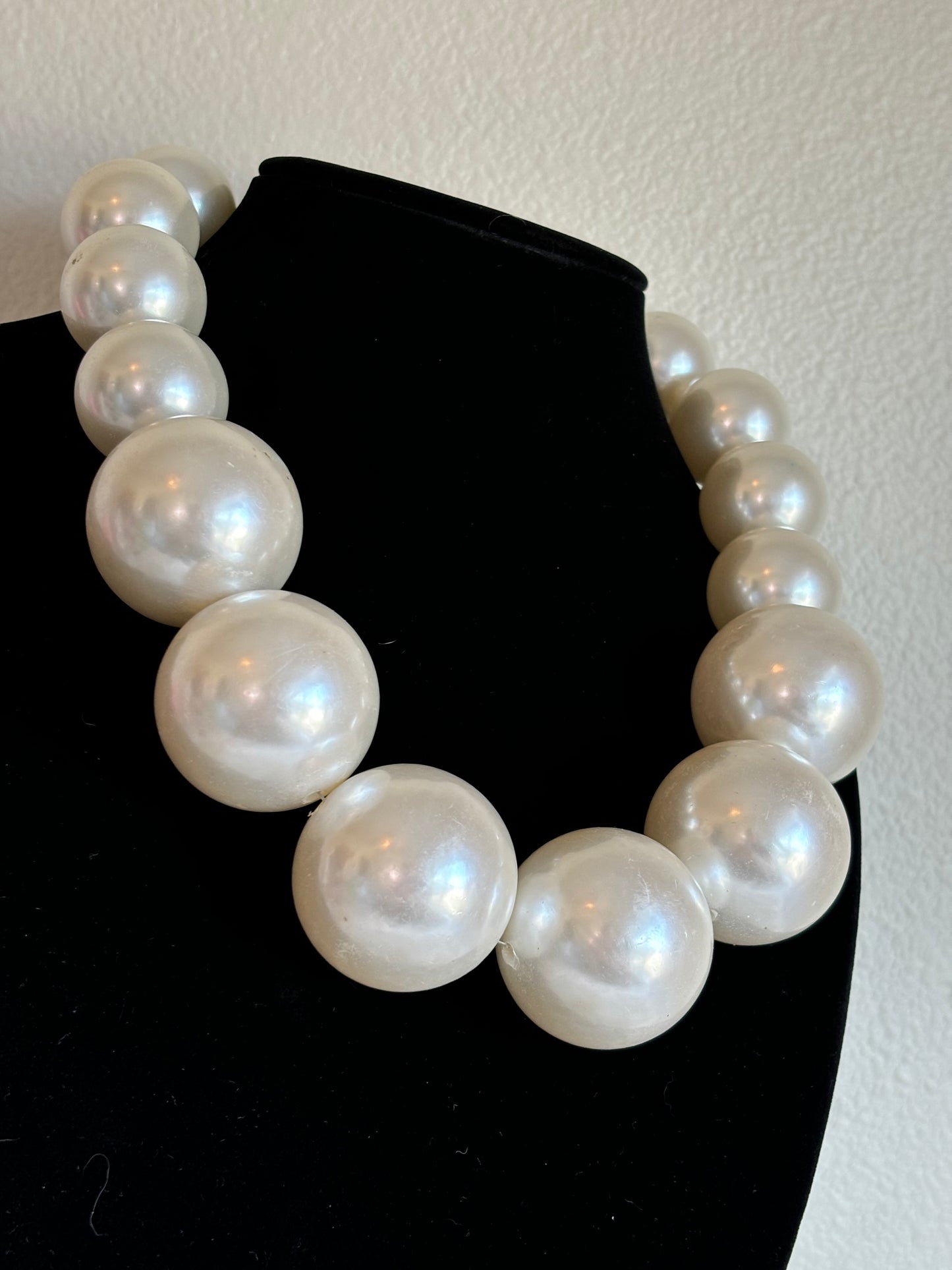 #0001 11” Giant Faux Pearls Necklace