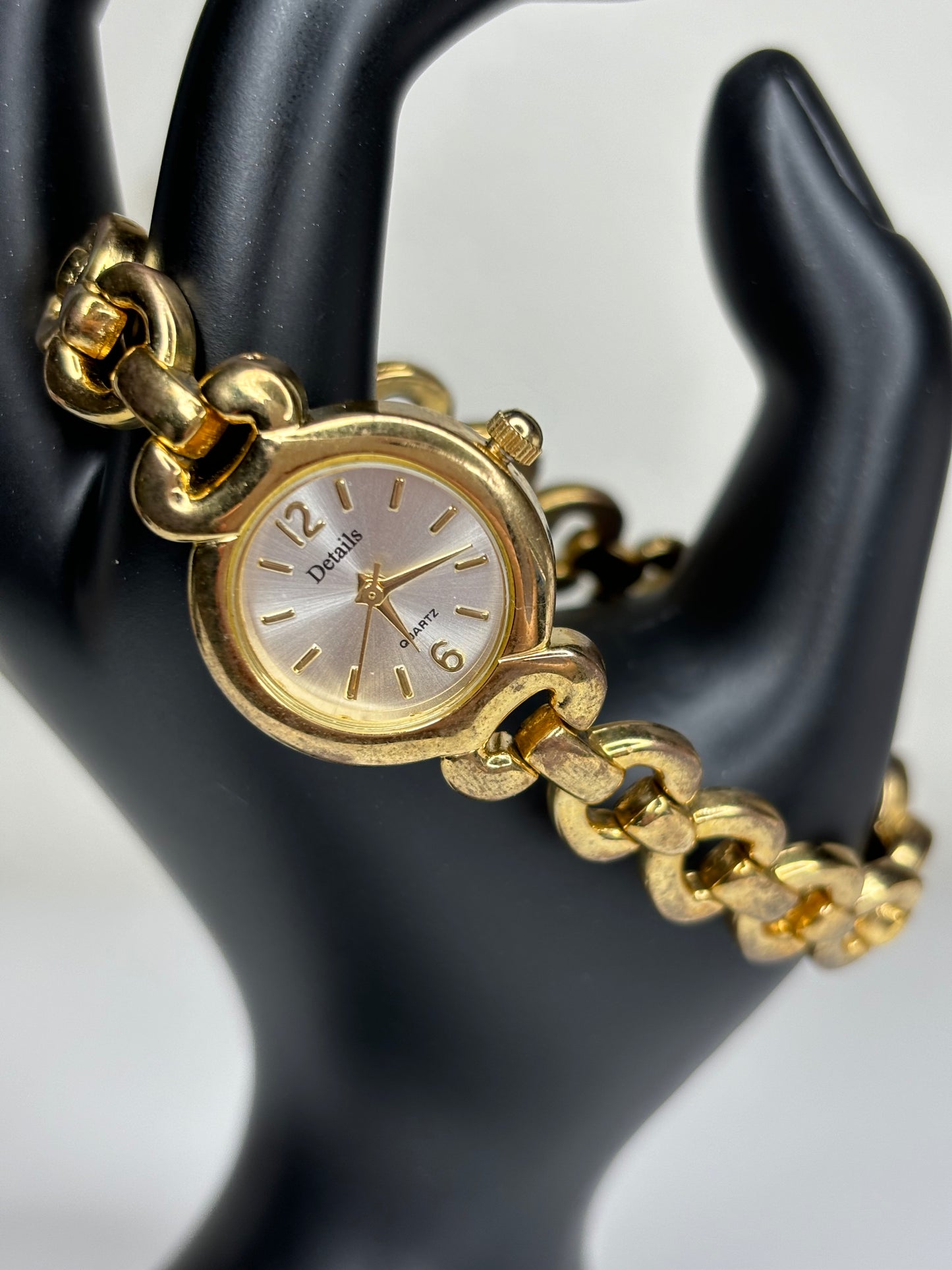 Details Womens Watch Gold Tone Quartz New Battery