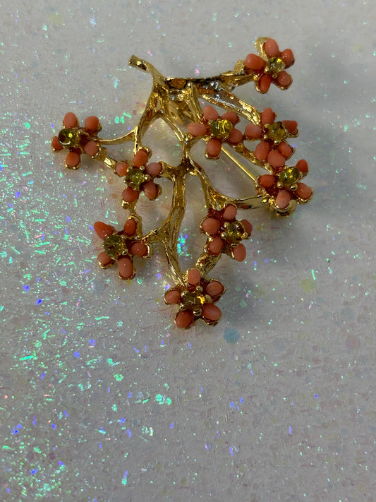 A030 Gold Tone and Peach Flower Brooch Pin