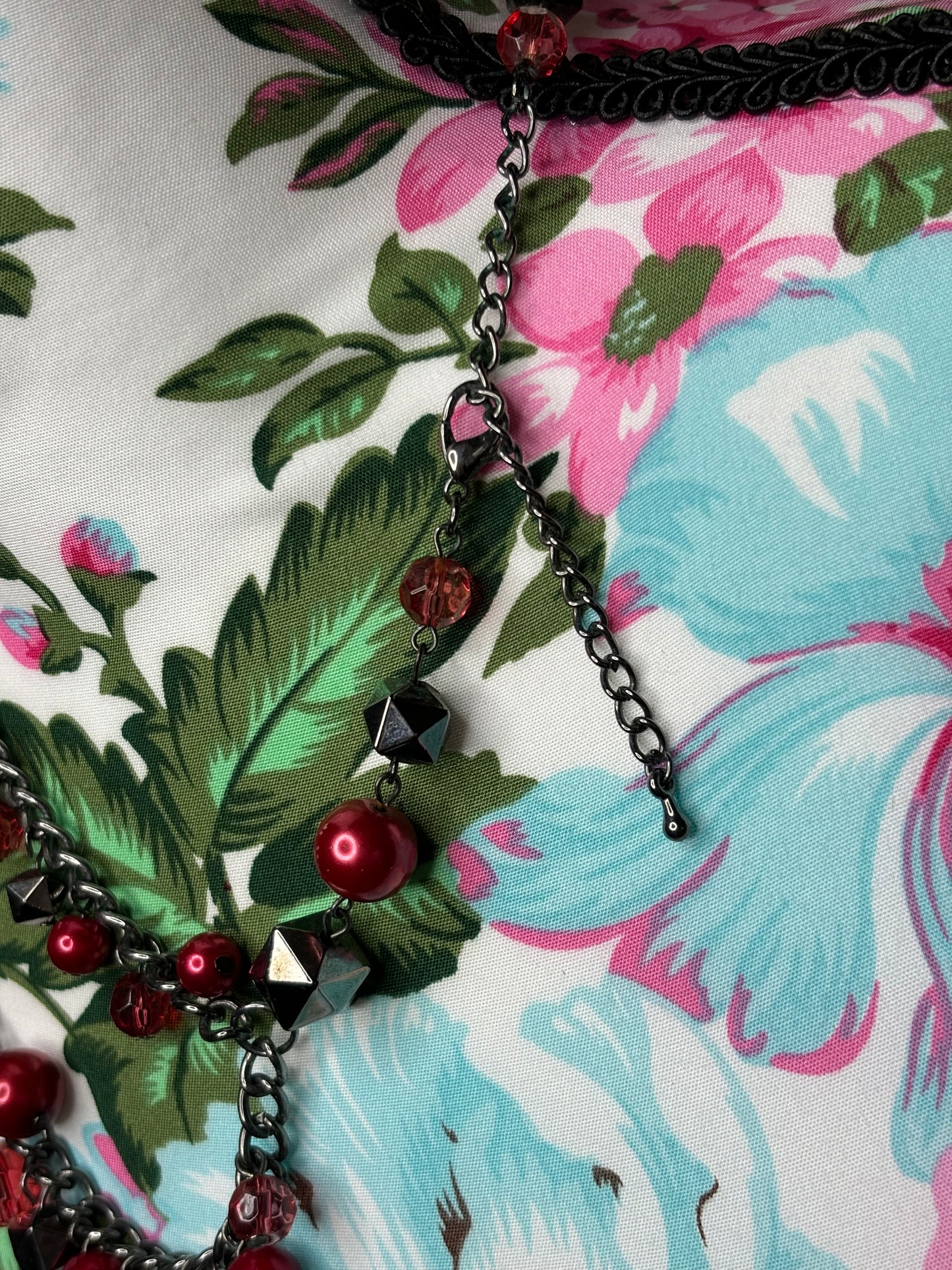 A163 Black and Red Bead Necklace 16”