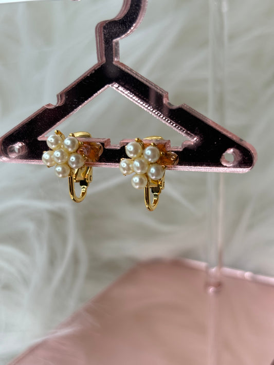 A128 Small Pearl Flower Clip On Earrings