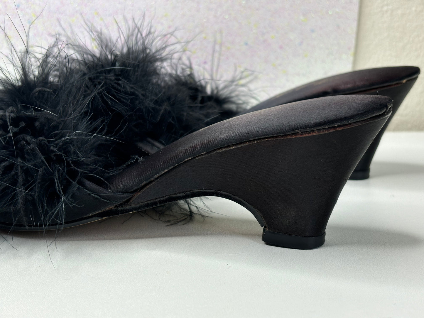 C009 Vintage All-Abouts Feather Heels Size 7 (small fits like a size 6)