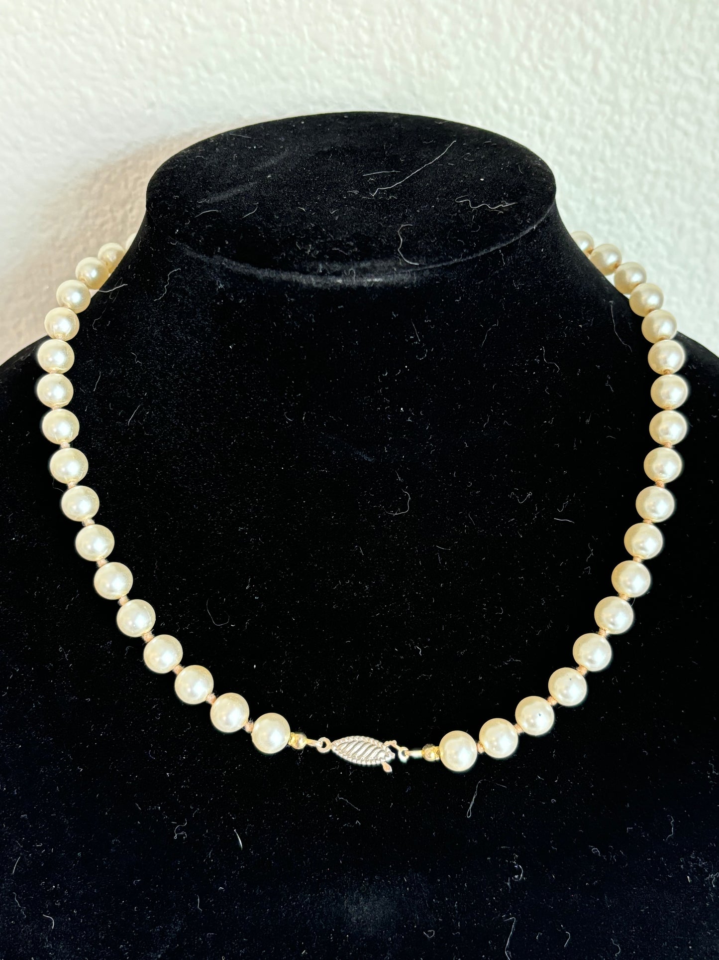 #0138 Vintage 19” Faux Pearl Necklace  - Neat Clasp