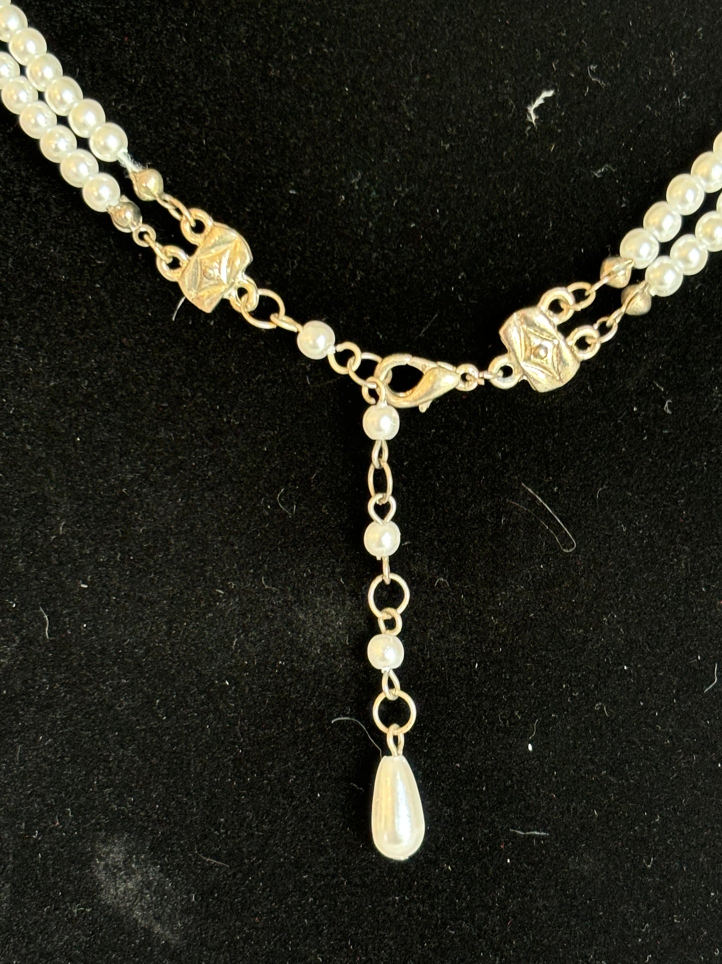 #0100 Vintage Faux Pearl with Rhinestone Pendant Necklace