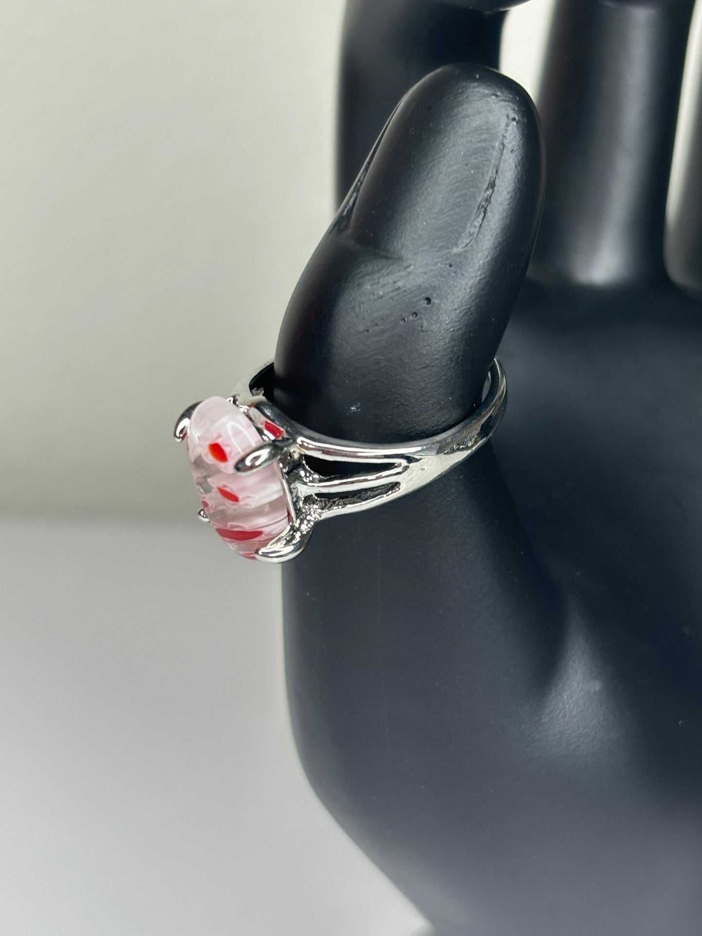 B031 Red and Clear Glass Fashion Ring Sz 7.5