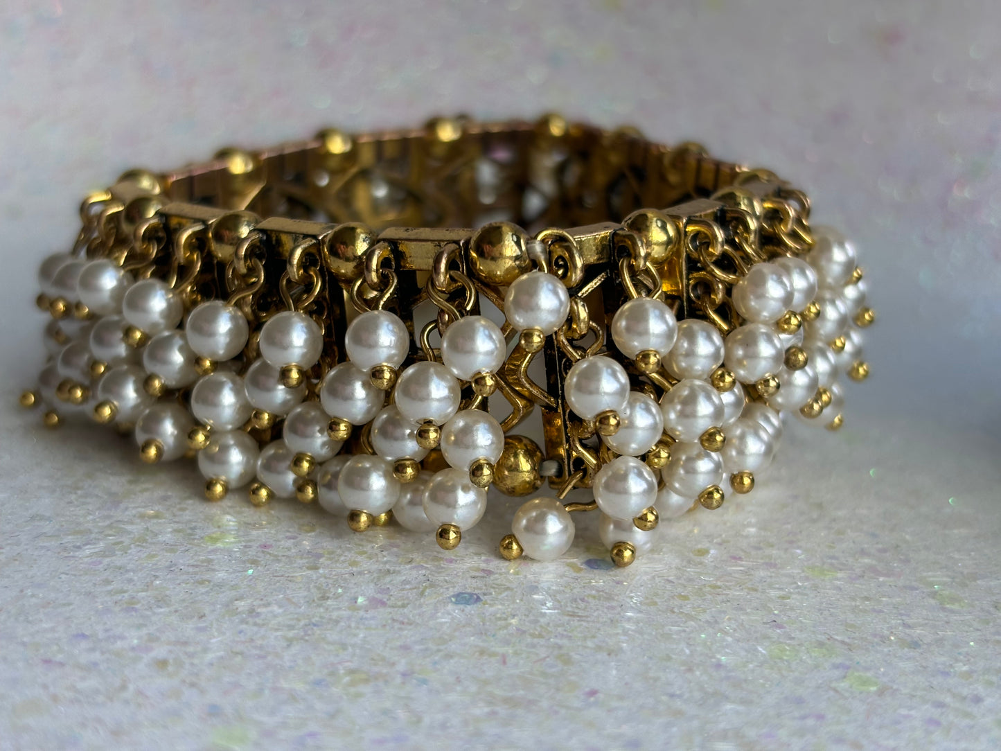 #0045 Gold Tone Bracelet with Pearls