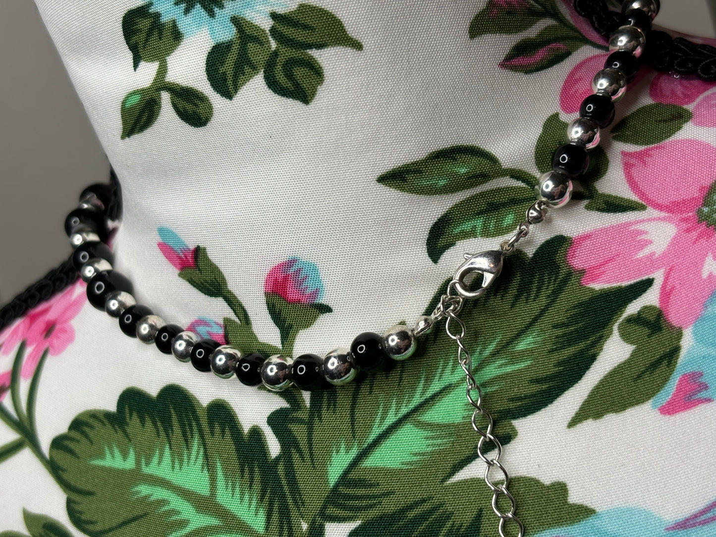 A167 Black Cat Eye Beaded Necklace 16”