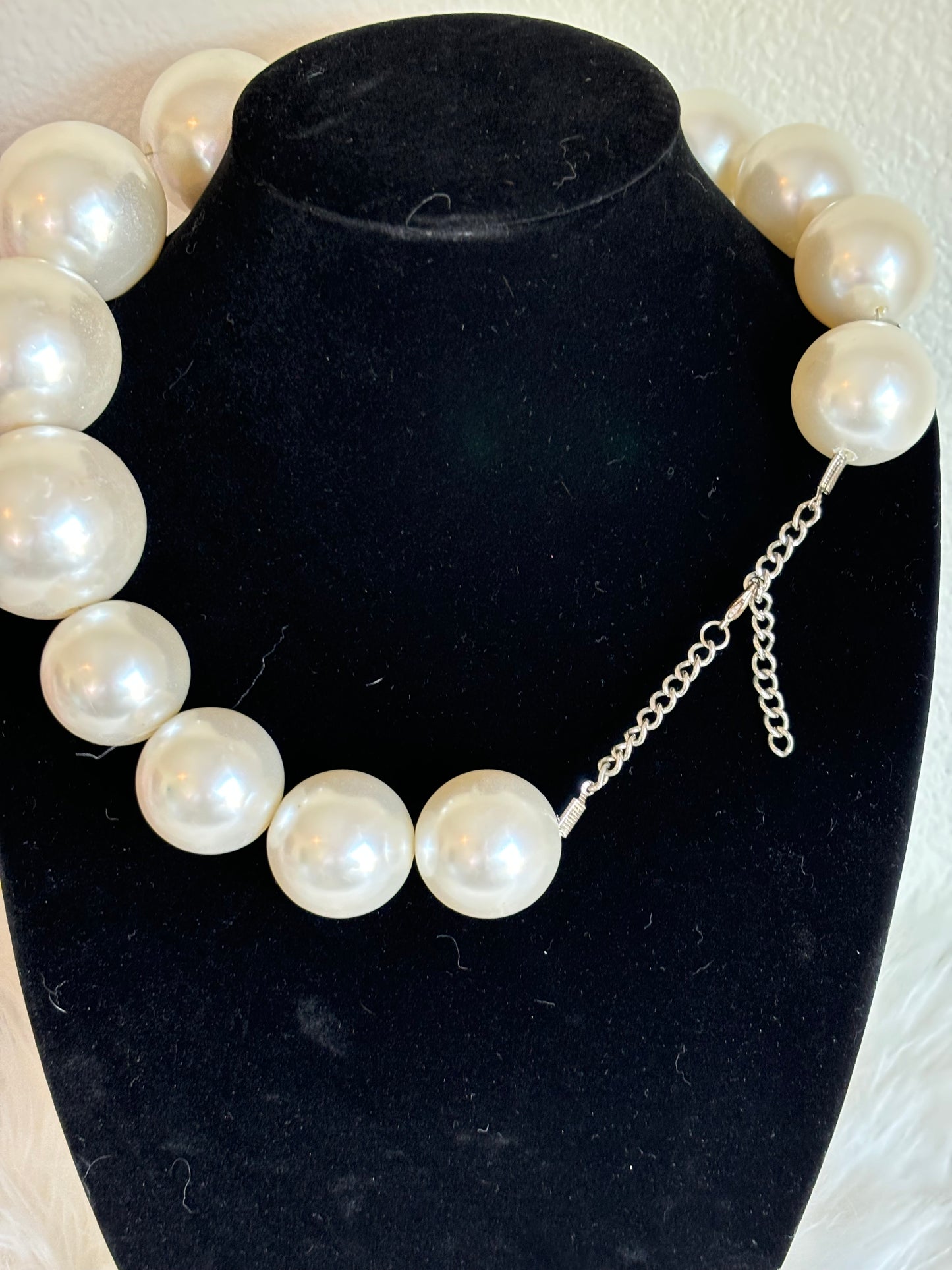 #0001 11” Giant Faux Pearls Necklace