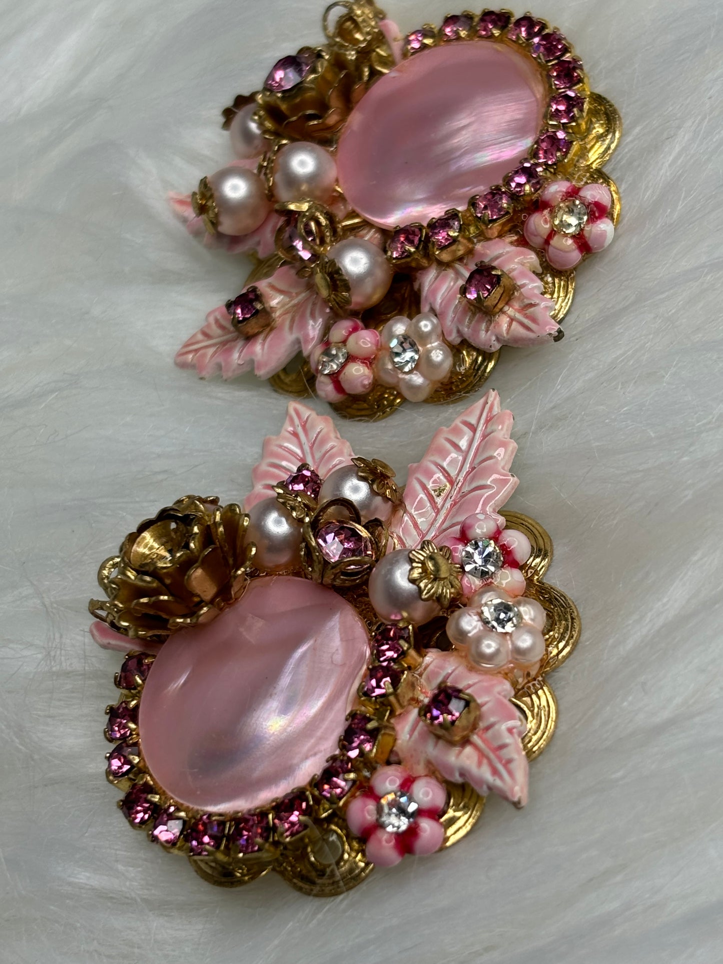 A229  Vintage Pink Rhinestone Clip On Crystal Filigree 1940s Earrings